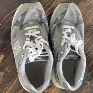 New balance tennis shoes